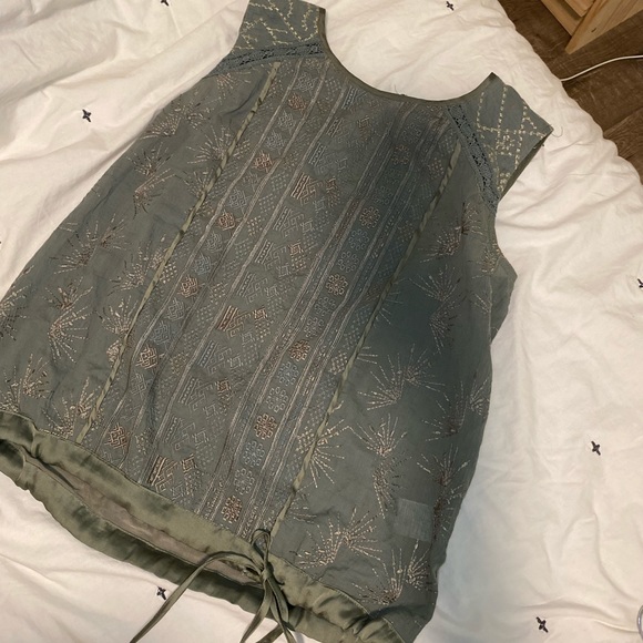 Cute top from Anthropologie - Picture 1 of 2